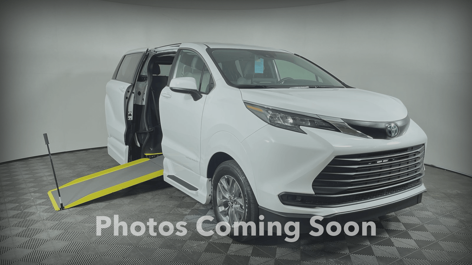 2026 Toyota Sienna FWD LE